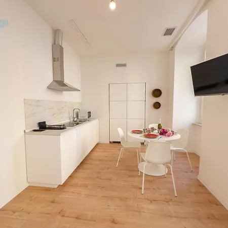 Ferienwohnung Lazzaretto Vecchio 22 Tirabora Short Rent Triest Exterior foto