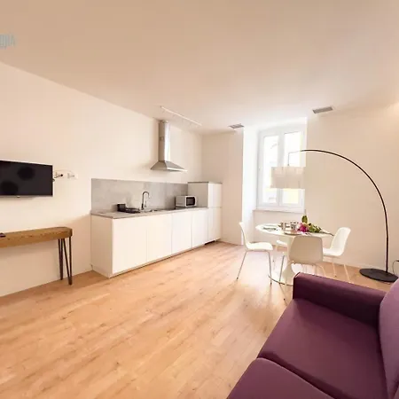 Ferienwohnung Lazzaretto Vecchio 22 Tirabora Short Rent Triest Exterior foto